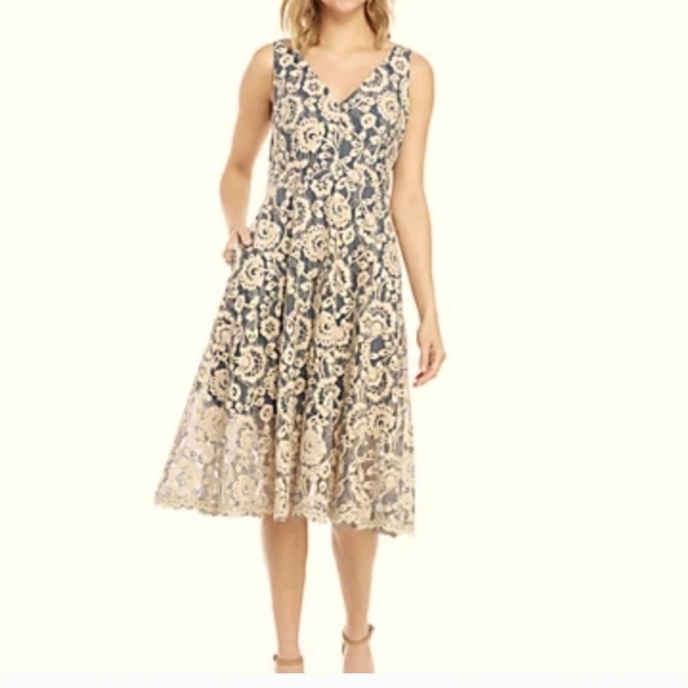 Vince Camuto Navy Blue and Champagne Floral Lace V-Neck Midi Dress Size 4 sexy